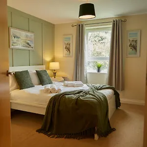 Stylish 2-bedroom With Free Parking Halifax